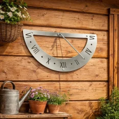 Sluneční hodiny SL610