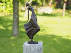Bronzová socha S039