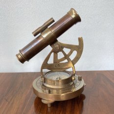 Kompas s dalekohledem D1