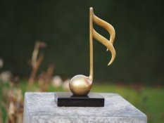 Bronzová socha S107